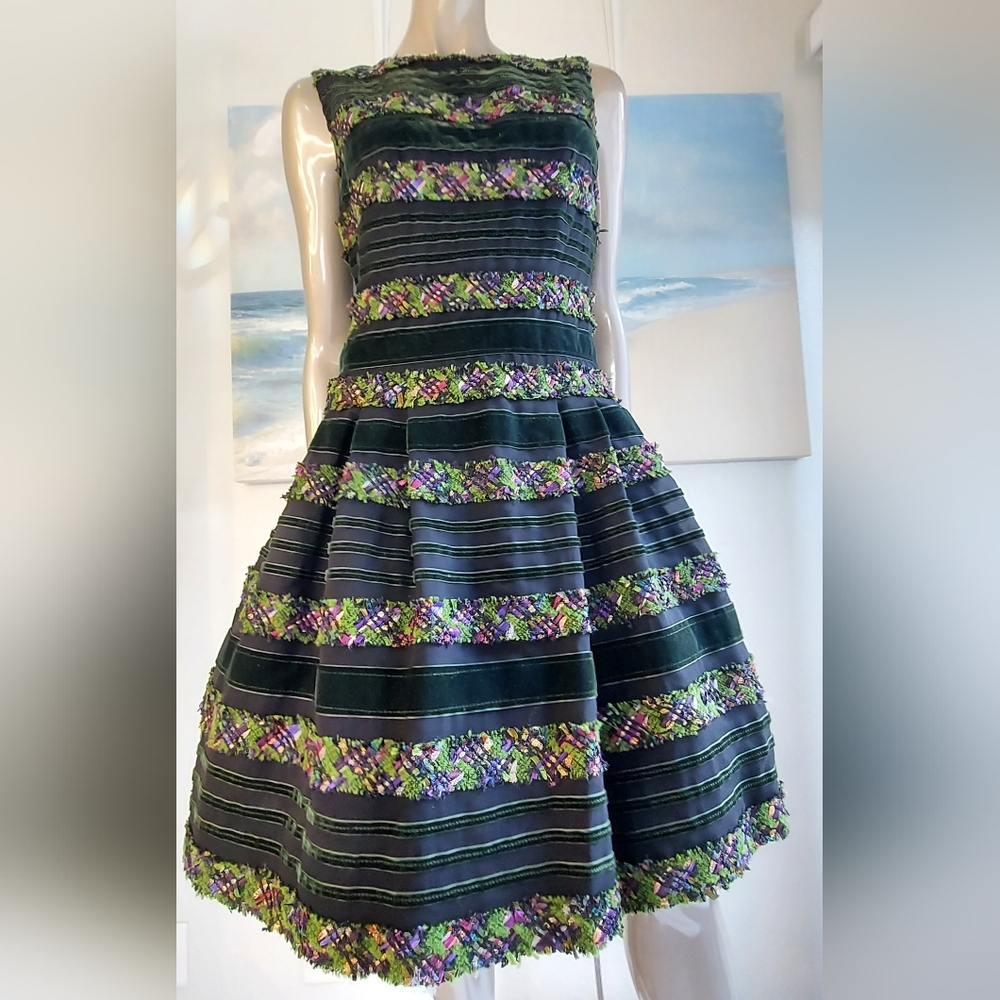 ○$4,000 OSCAR DE LA RENTA BLACK SILK VELVET BEAD EMBROID RUNWAY DRESS US 8 - Picture 2 of 11